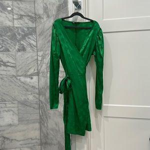 green emerald velvet dress Aakaa Green Velvet Dress NWT- Size S – The Saved Collection main image 0